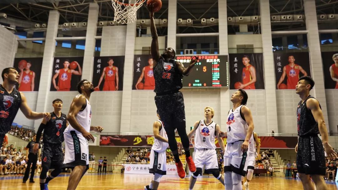 在强攻图上 在强攻图上